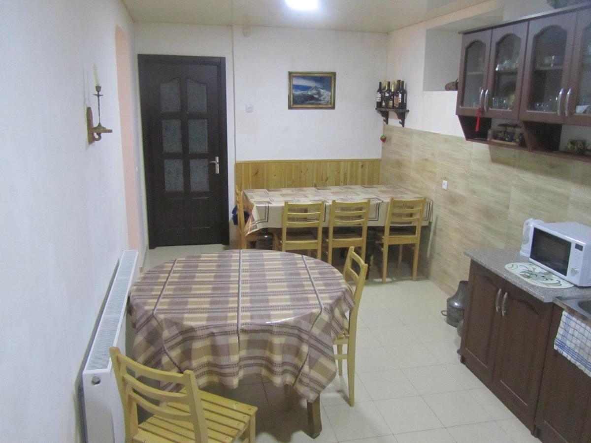 Guest House Lela Rezo Казбеги Екстериор снимка